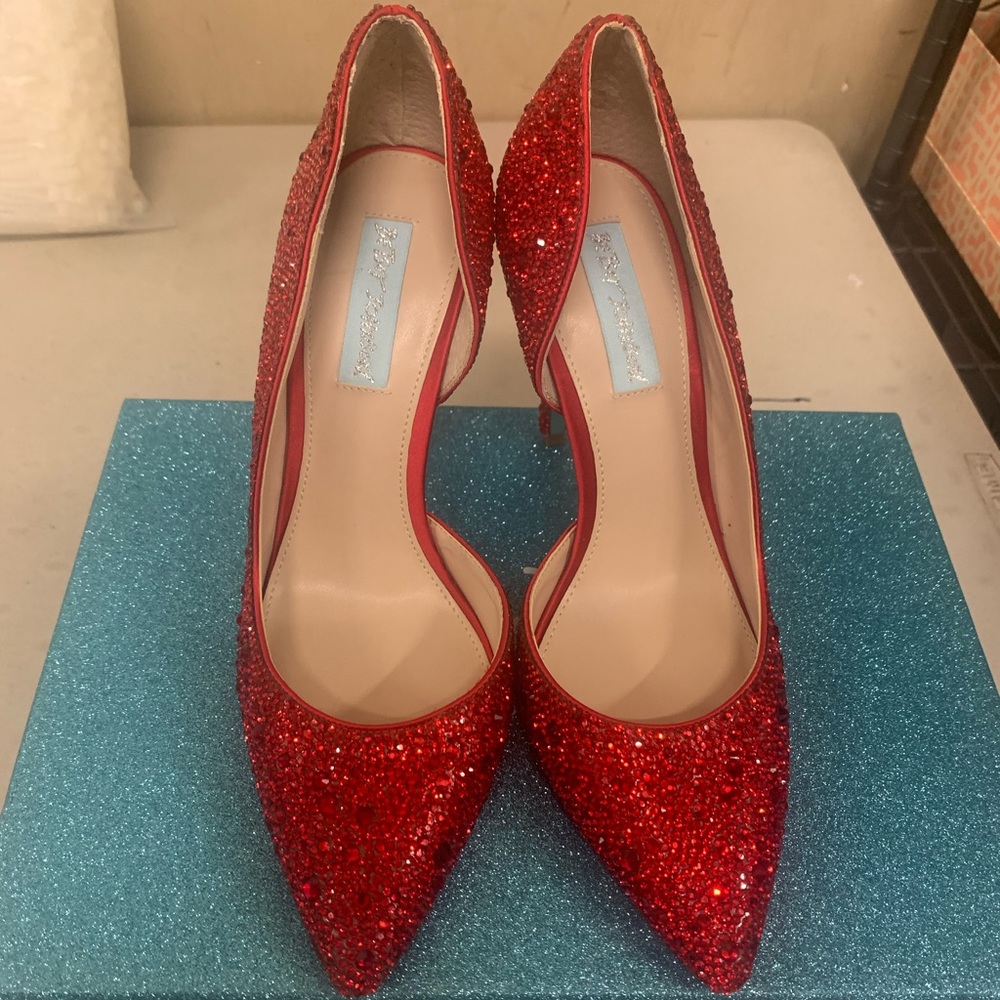 Rhinestone Red Pumps❤️